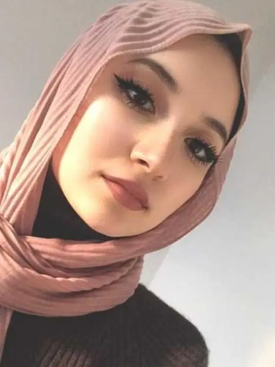 yyaucyz (24) female from GB - sexting partner