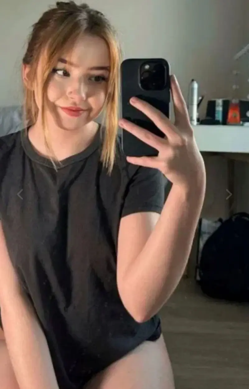 zagesole (22) female from GB - sexting partner