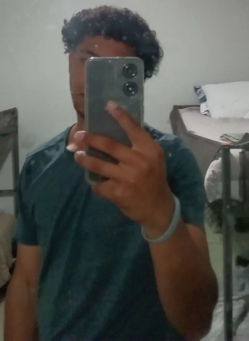 zay399869 (18) male from US - sexting partner