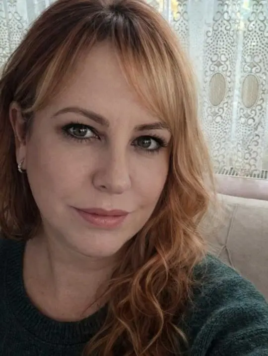 zelysi (18) female from GB - sexting partner