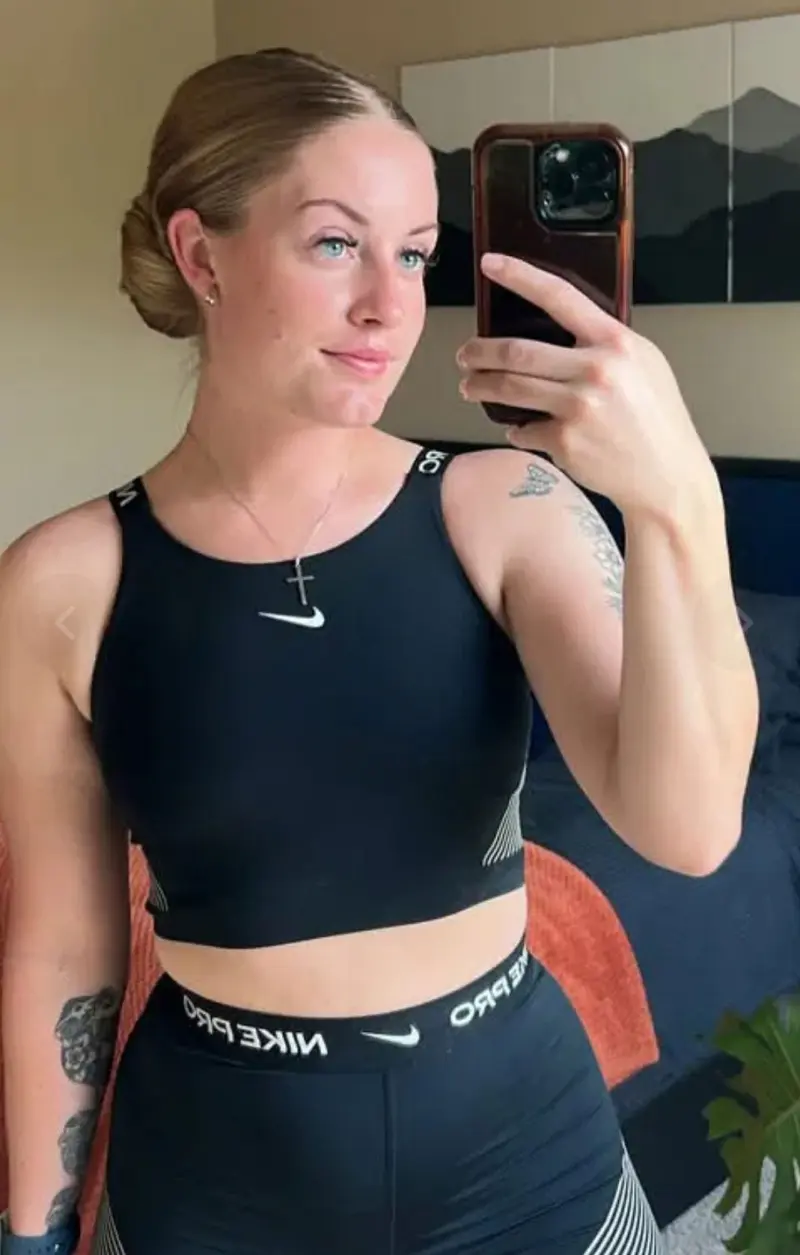 zgewvnrjz (22) female from US - sexting partner