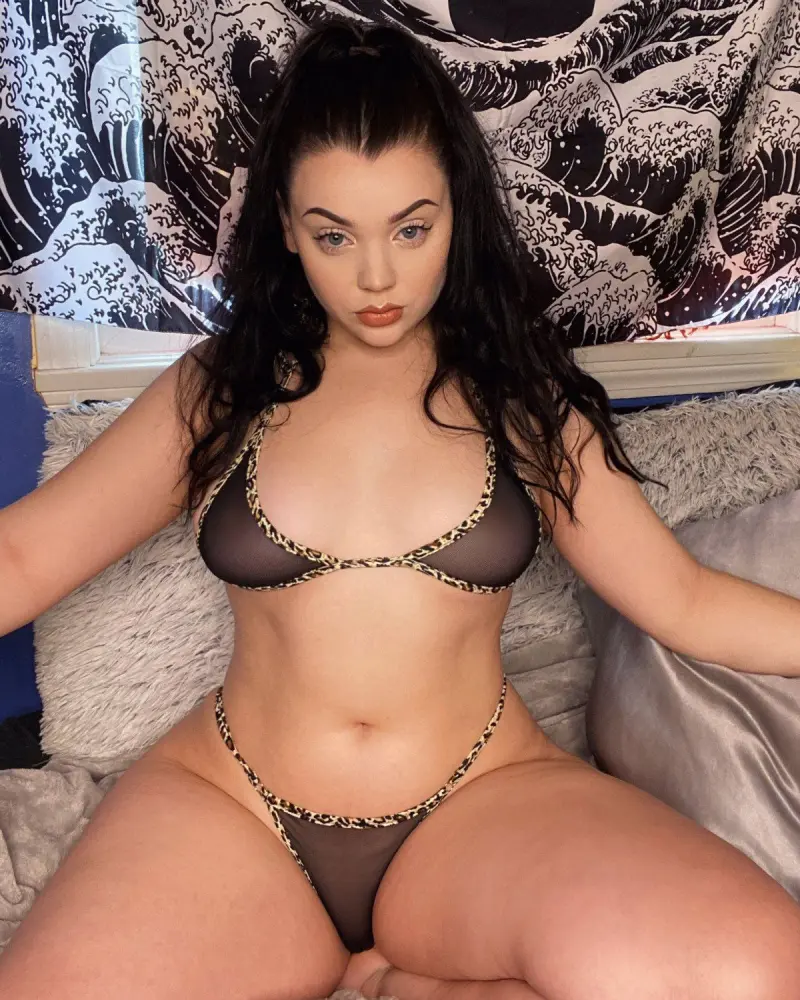 zivikolu (23) female from GB - sexting partner