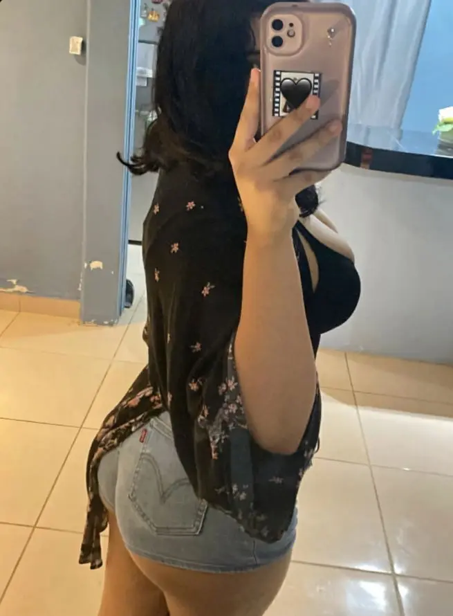 zobazimy (22) female from US - sexting partner
