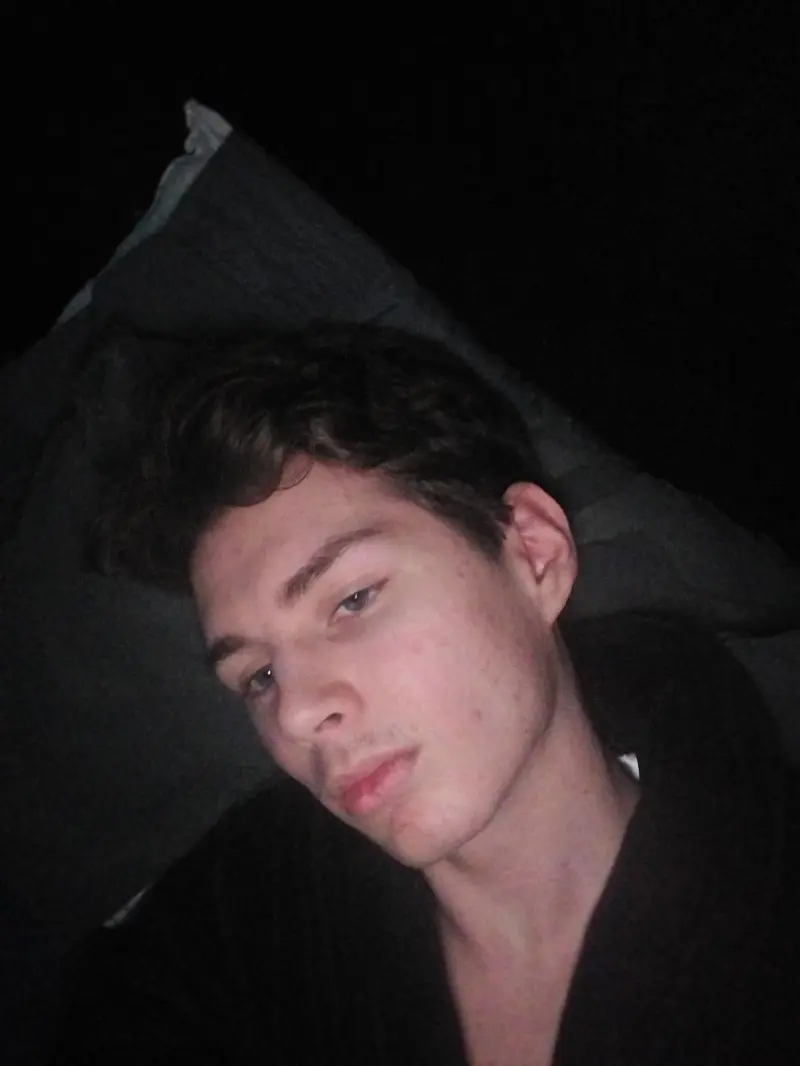 ztheunknown908 (18) male from US - sexting partner