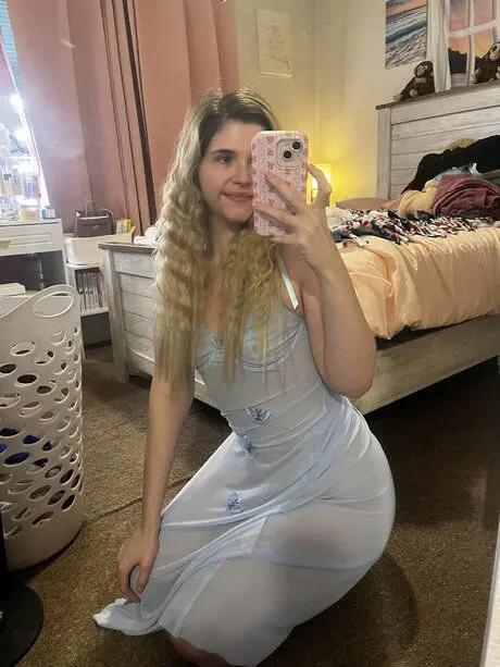 zumijole (18) female from CA - sexting partner