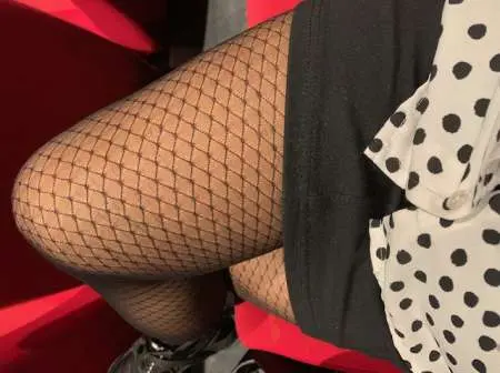 zykyjy (18) female from FR - sexting partner